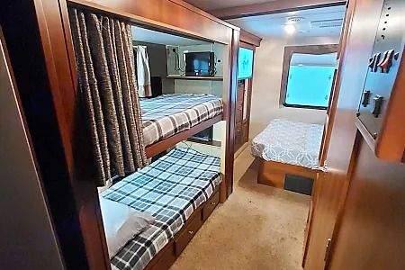Photo 37 - 2013 Forest River Class A Motorhome rental photo 39