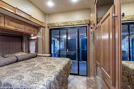 Photo 4 - 2016 Thor Class A Motorhome rental photo 6