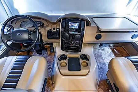 Photo 7 - 2016 Thor Class A Motorhome rental photo 9