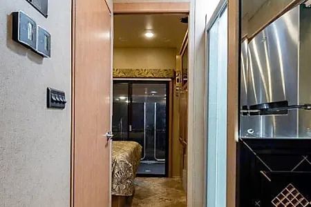 Photo 10 - 2016 Thor Class A Motorhome rental photo 12