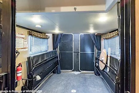 Photo 11 - 2016 Thor Class A Motorhome rental photo 13