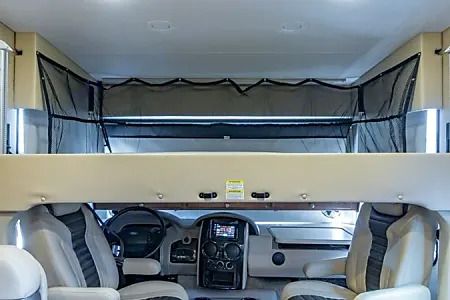 Photo 15 - 2016 Thor Class A Motorhome rental photo 17