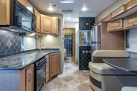 Photo 18 - 2016 Thor Class A Motorhome rental photo 20