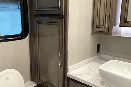 Photo 4 - 2022 Fleetwood Class A Motorhome rental photo 6