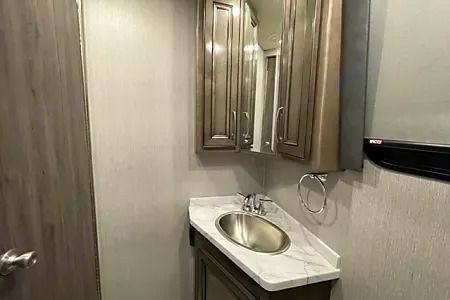 Photo 10 - 2022 Fleetwood Class A Motorhome rental photo 12