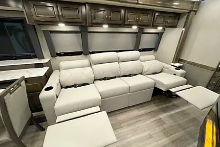 Photo 13 - 2022 Fleetwood Class A Motorhome rental photo 15