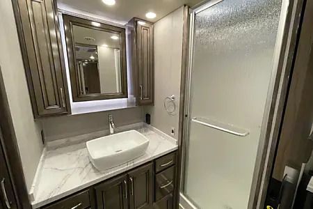 Photo 14 - 2022 Fleetwood Class A Motorhome rental photo 16