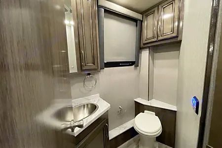 Photo 19 - 2022 Fleetwood Class A Motorhome rental photo 21