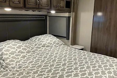 Photo 26 - 2022 Fleetwood Class A Motorhome rental photo 28