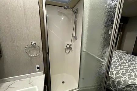 Photo 30 - 2022 Fleetwood Class A Motorhome rental photo 32