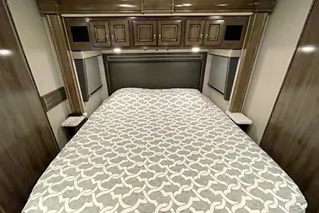 Photo 33 - 2022 Fleetwood Class A Motorhome rental photo 35