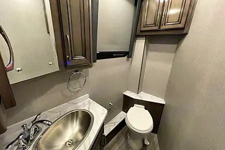 Photo 36 - 2022 Fleetwood Class A Motorhome rental photo 38