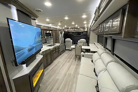 Photo 42 - 2022 Fleetwood Class A Motorhome rental photo 44