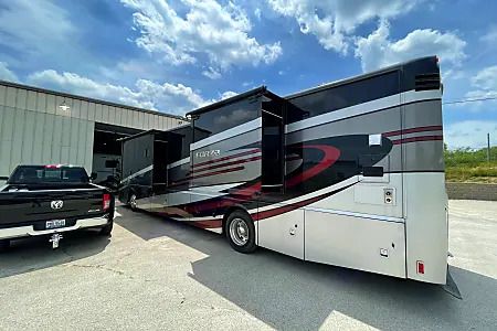 Photo 3 - 2018 Winnebago Class A Motorhome rental photo 5