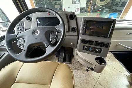 Photo 7 - 2018 Winnebago Class A Motorhome rental photo 9