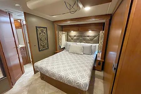 Photo 20 - 2018 Winnebago Class A Motorhome rental photo 22