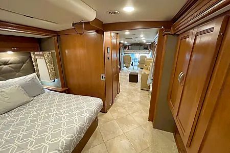 Photo 24 - 2018 Winnebago Class A Motorhome rental photo 26