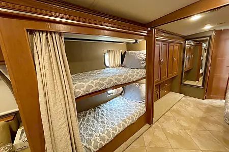 Photo 26 - 2018 Winnebago Class A Motorhome rental photo 28