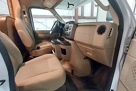 Photo 12 - 2016 Thor Class C Motorhome rental photo 14