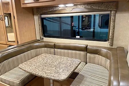 Photo 22 - 2016 Thor Class C Motorhome rental photo 24