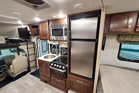 Photo 3 - 2019 Forest River Class C Motorhome rental photo 5