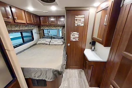 Photo 4 - 2019 Forest River Class C Motorhome rental photo 6