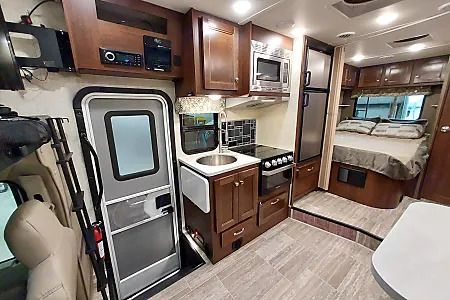 Photo 10 - 2019 Forest River Class C Motorhome rental photo 12