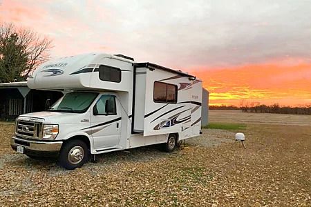 Photo 15 - 2019 Forest River Class C Motorhome rental photo 17