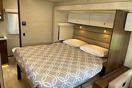Photo 14 - 2021 Tiffin Class C Motorhome rental photo 16