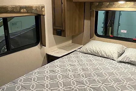 Photo 5 - 2020 Coachmen Class C Motorhome rental photo 7