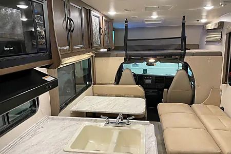 Photo 8 - 2020 Coachmen Class C Motorhome rental photo 10