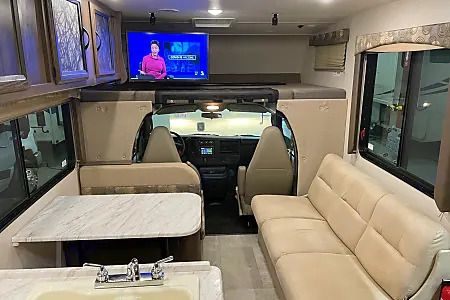 Photo 13 - 2020 Coachmen Class C Motorhome rental photo 15