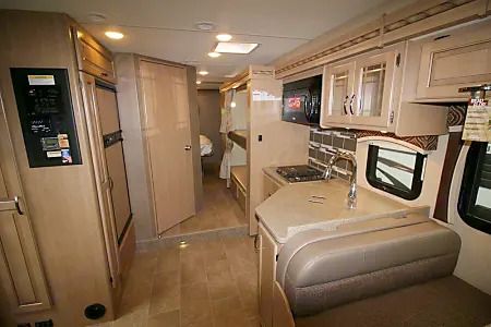 Photo 2 - 2018 Thor Class C Motorhome rental photo 4