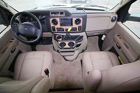 Photo 13 - 2018 Thor Class C Motorhome rental photo 15