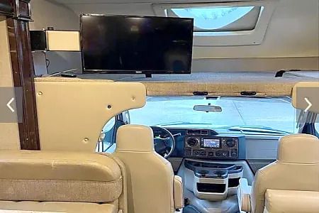 Photo 2 - 2017 Thor Motor Coach Class C Motorhome rental photo 4