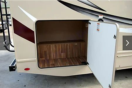 Photo 7 - 2017 Thor Motor Coach Class C Motorhome rental photo 9