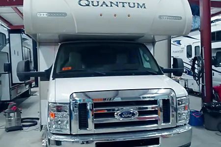 Photo 9 - 2017 Thor Motor Coach Class C Motorhome rental photo 11