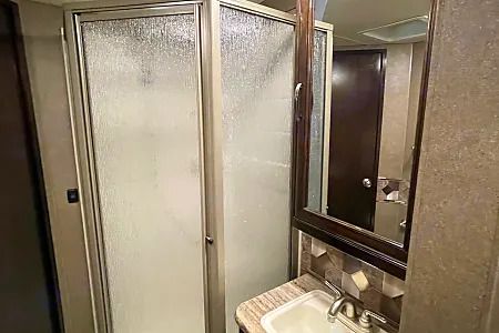 Photo 13 - 2017 Thor Motor Coach Class C Motorhome rental photo 15
