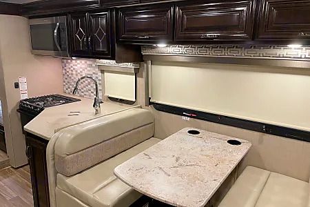 Photo 20 - 2017 Thor Motor Coach Class C Motorhome rental photo 22