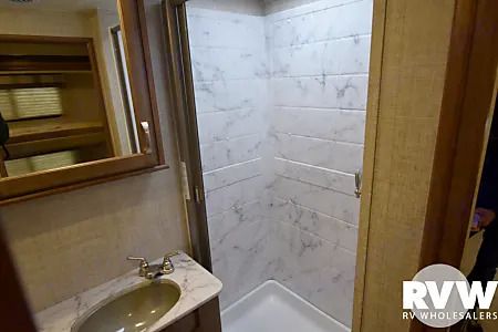 Photo 14 - 2020 Gulfstream Class C Motorhome rental photo 16