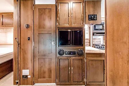 Photo 14 - 2020 Coachmen Class C Motorhome rental photo 16