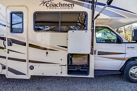Photo 17 - 2020 Coachmen Class C Motorhome rental photo 19