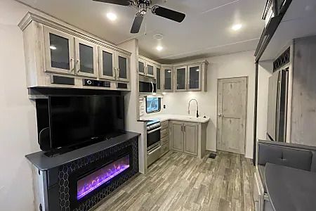 Photo 1 - 2022 Keystone Fifth Wheel rental photo 3