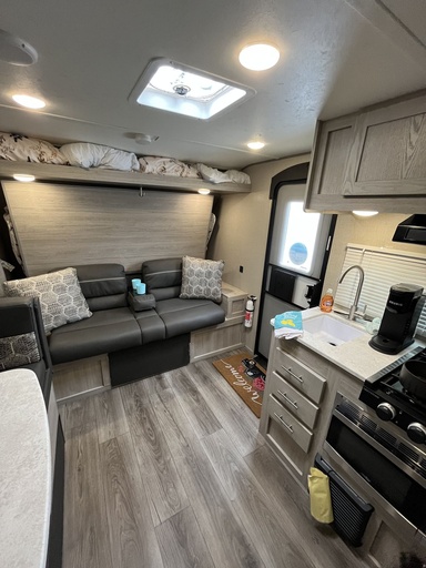 2022 Coachmen Catalina Summit Series 7 Travel Trailer for rent in Lebanon, TN
