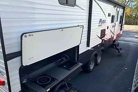 Photo 12 - 2018 Forest River Travel Trailer rental photo 14
