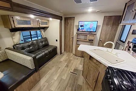 Photo 14 - 2018 Forest River Travel Trailer rental photo 16