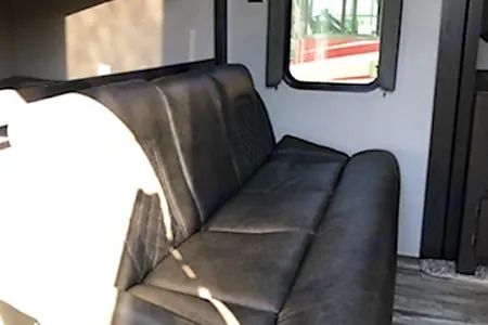 Photo 9 - 2021 Grand Design Travel Trailer rental photo 11