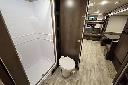 Photo 9 - 2021 Grand Design Travel Trailer rental photo 11