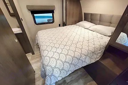 Photo 14 - 2021 Grand Design Travel Trailer rental photo 16