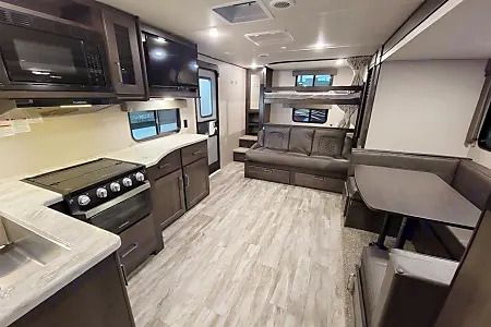 Photo 18 - 2021 Grand Design Travel Trailer rental photo 20